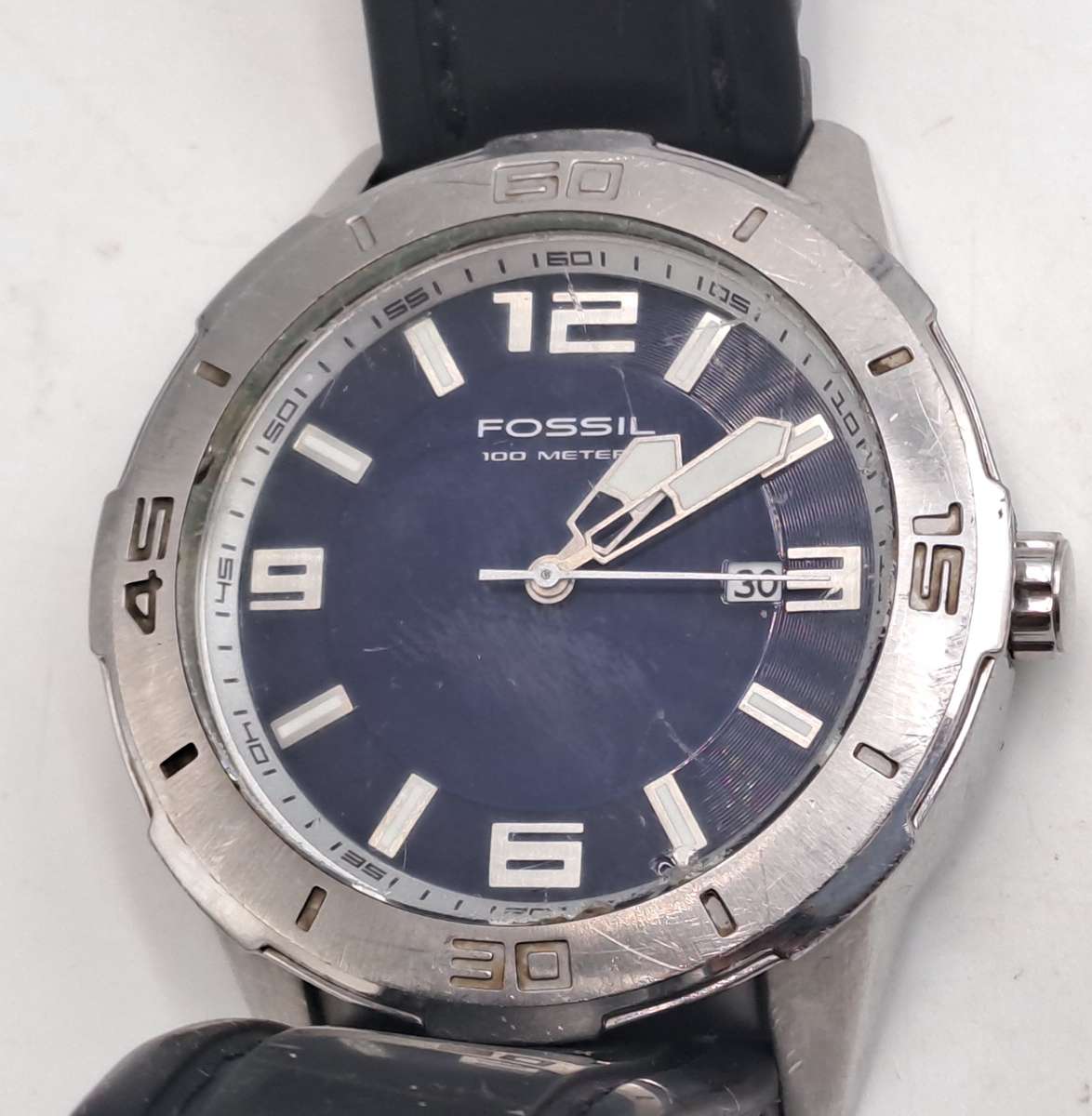 Pre-Owned Men's Quartz Fossil Watch with 22mm rubber band -Working -Cosmetic wear