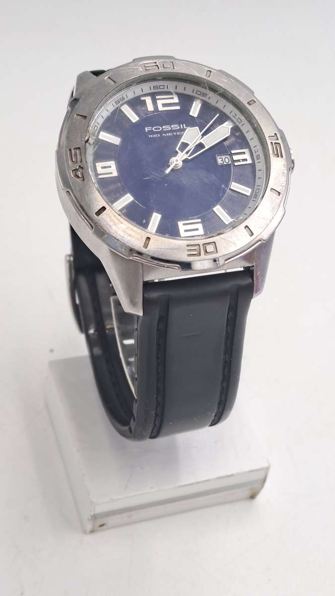 Pre-Owned Men's Quartz Fossil Watch with 22mm rubber band -Working -Cosmetic wear