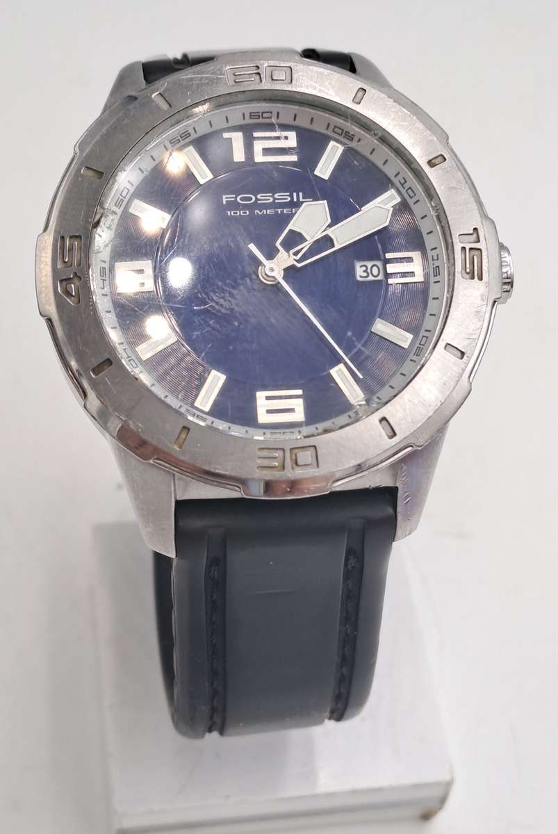 Pre-Owned Men's Quartz Fossil Watch with 22mm rubber band -Working -Cosmetic wear