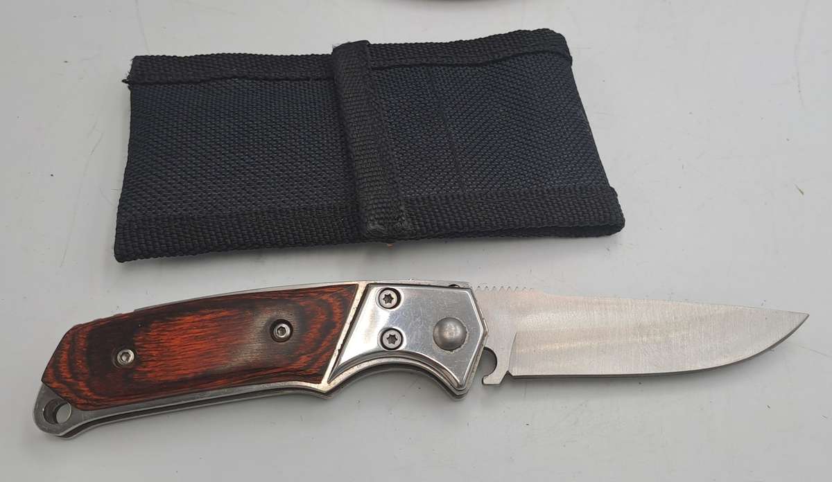Small Pocket Knife with flick action in Canvas pouch- &,5cm closed