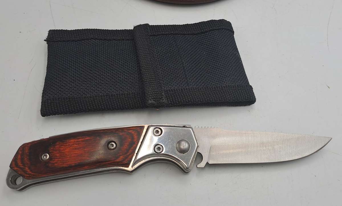 Small Pocket Knife with flick action in Canvas pouch- &,5cm closed
