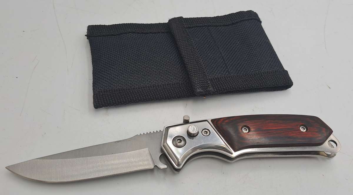 Small Pocket Knife with flick action in Canvas pouch- &,5cm closed
