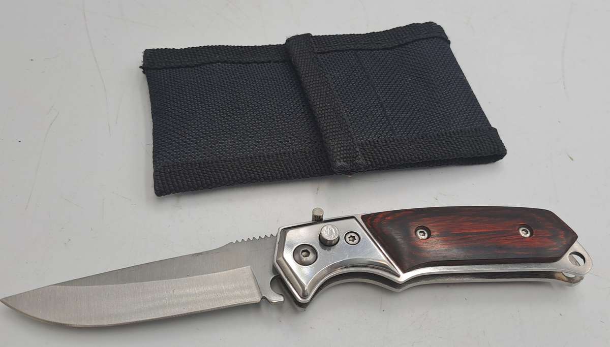 Small Pocket Knife with flick action in Canvas pouch- &,5cm closed