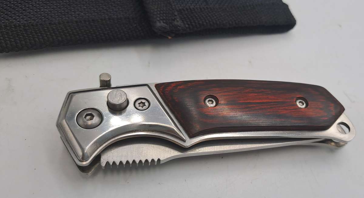 Small Pocket Knife with flick action in Canvas pouch- &,5cm closed