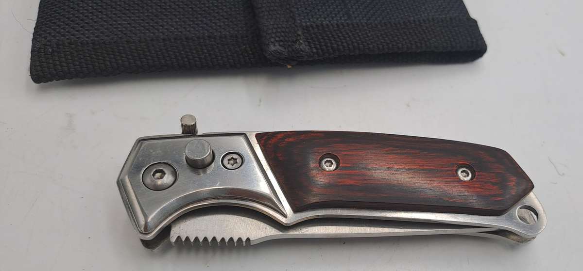 Small Pocket Knife with flick action in Canvas pouch- &,5cm closed