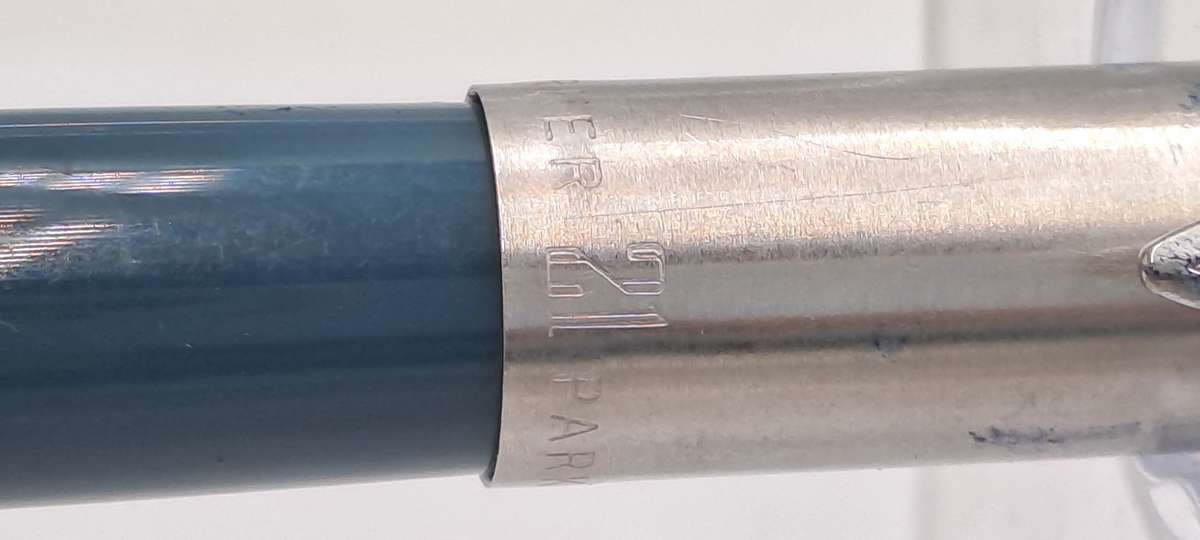 Vintage Parker 21  Fountain Pen with squuese Converter -INK tested