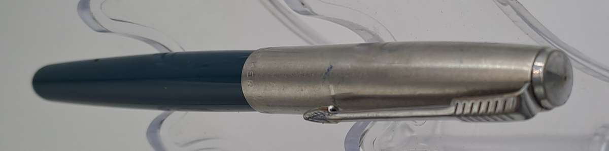 Vintage Parker 21  Fountain Pen with squuese Converter -INK tested