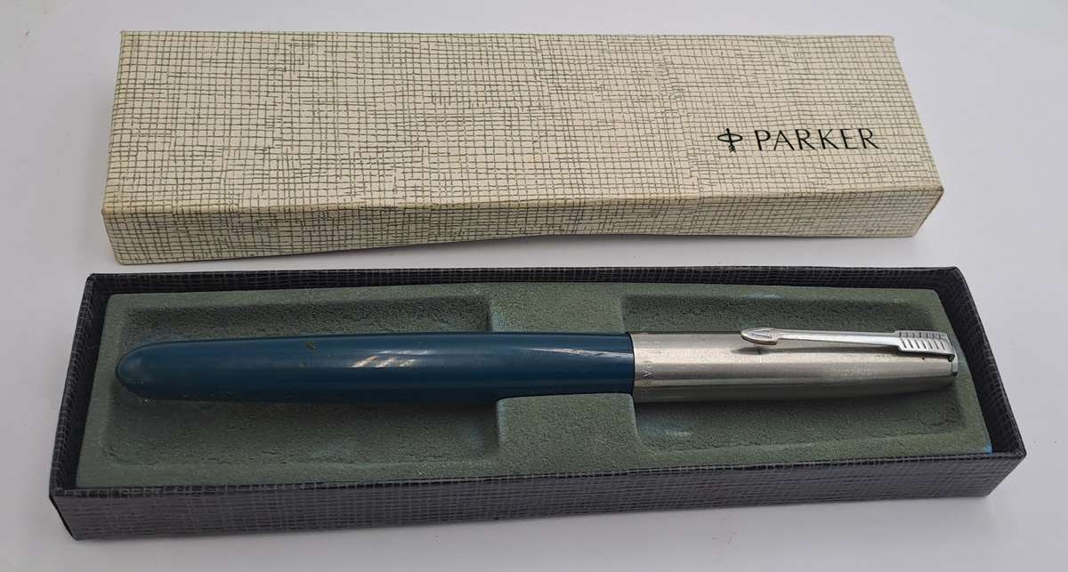 Vintage Parker 21  Fountain Pen with squuese Converter -INK tested