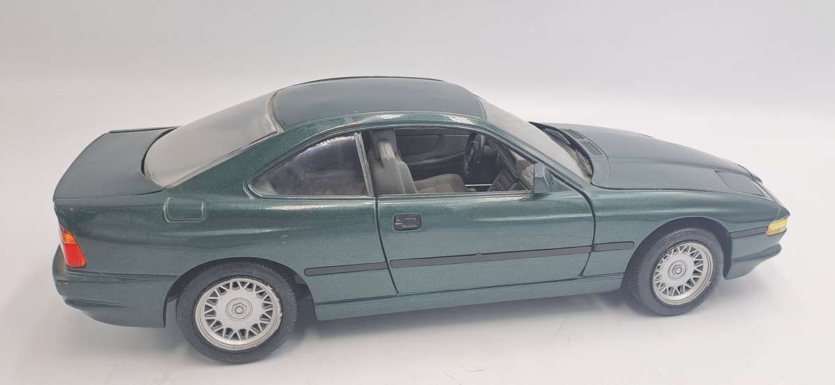 Die cast ROAD TOUGH No.92028 BMW 850i Scale 1/18- No BOX