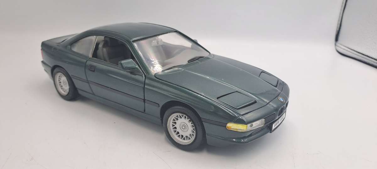 Die cast ROAD TOUGH No.92028 BMW 850i Scale 1/18- No BOX