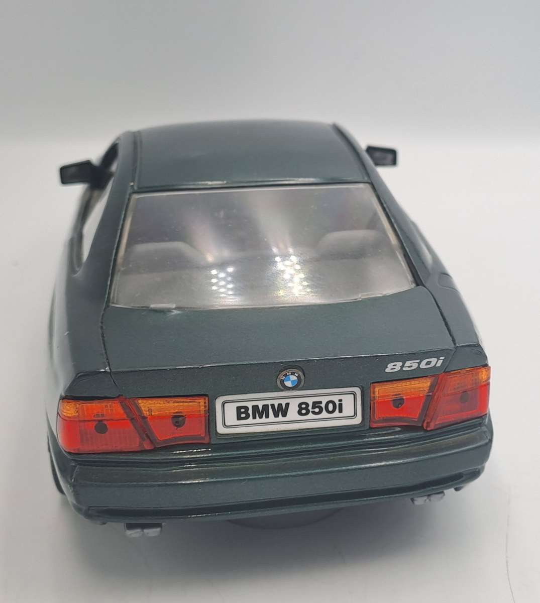 Die cast ROAD TOUGH No.92028 BMW 850i Scale 1/18- No BOX