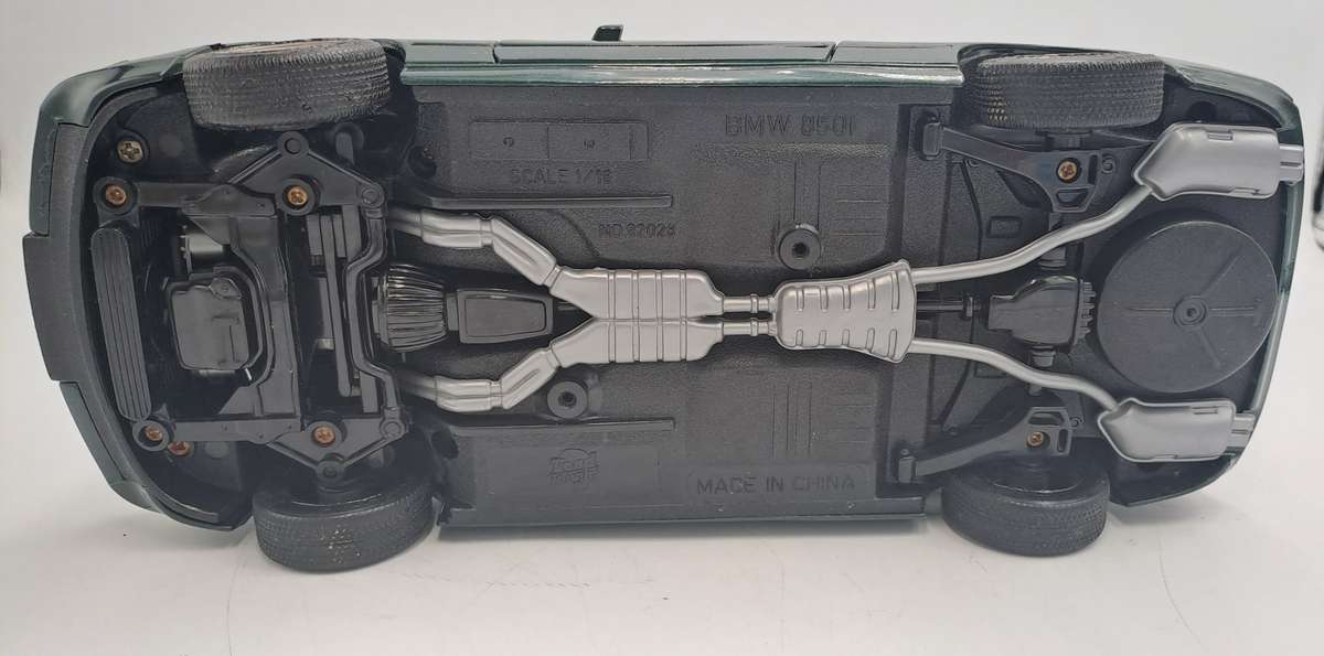 Die cast ROAD TOUGH No.92028 BMW 850i Scale 1/18- No BOX