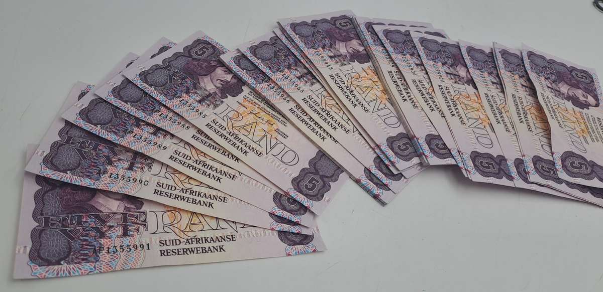 Total of 89 Notes-1989 Gerhard De Kock R5 Notes 3rd Issue In Sequence(bid per note)