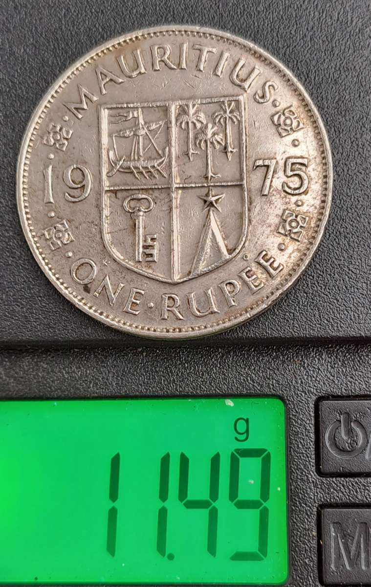 1975 Mauritius 1 Rupee - Elizabeth II 1st portrait