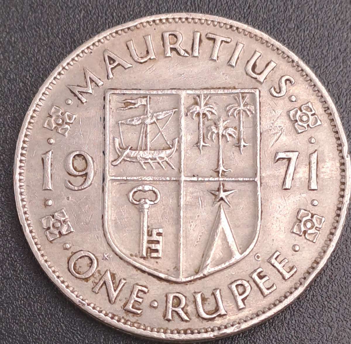 1971 Mauritius 1 Rupee - Elizabeth II 1st portrait