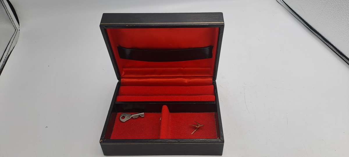 Vintage Jewelry Box made in Japan (SAA pin included)