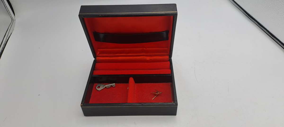 Vintage Jewelry Box made in Japan (SAA pin included)
