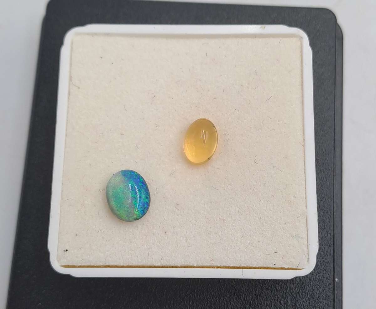 2 Opal Gemstones 7x5mm -0,15ct  and  8x6mm
