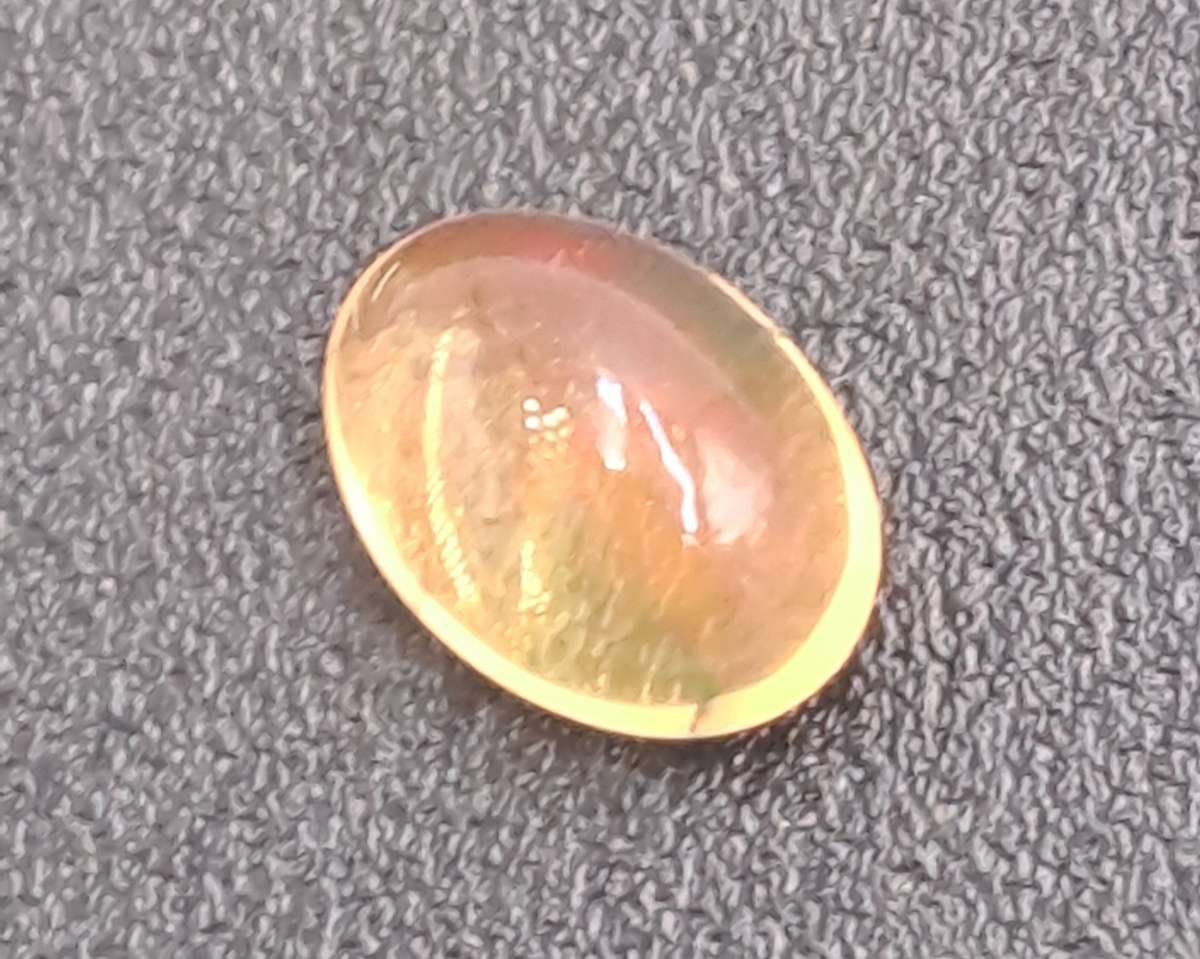 2 Opal Gemstones 7x5mm -0,15ct  and  8x6mm