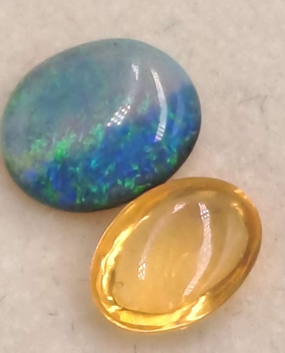 2 Opal Gemstones 7x5mm -0,15ct  and  8x6mm