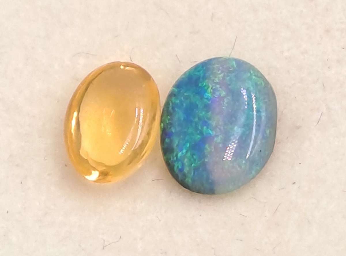 2 Opal Gemstones 7x5mm -0,15ct  and  8x6mm