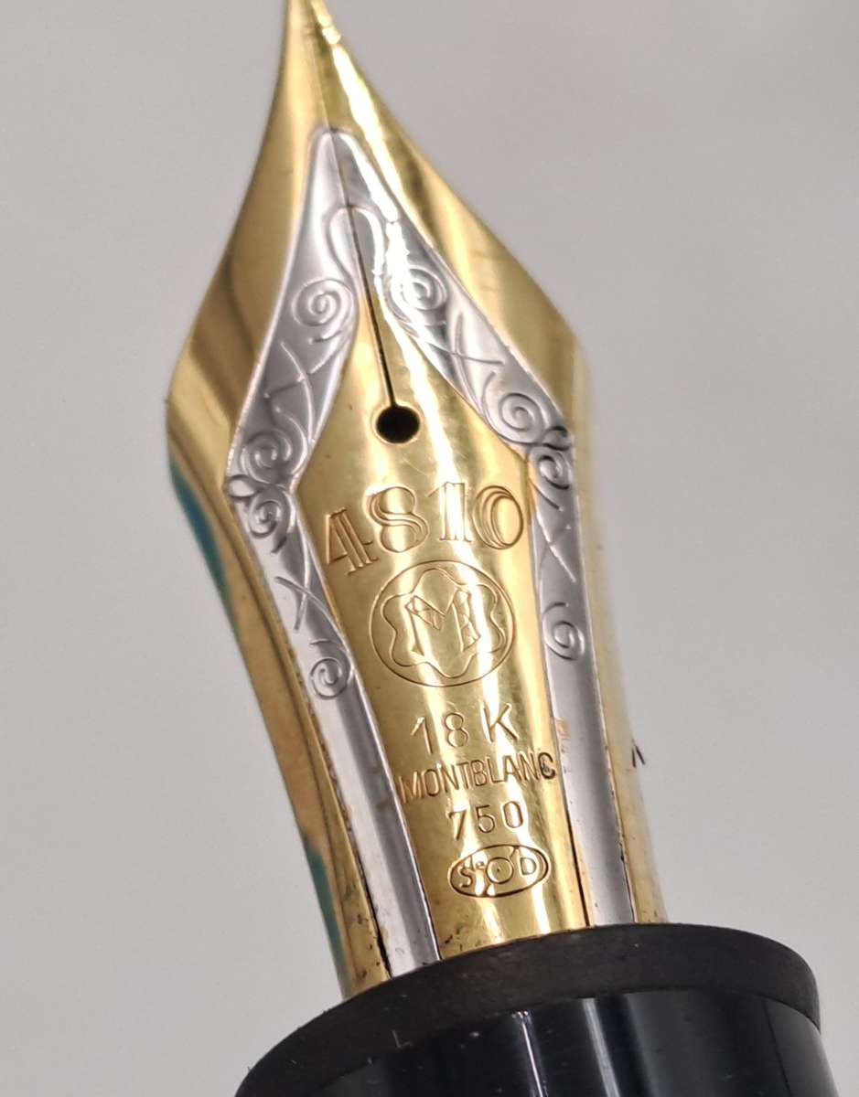 Pre-Owned Mont Blanc Fountain Pen with 4810 18kt 750 Gold Nib-Barrel and Cap DAMAGED