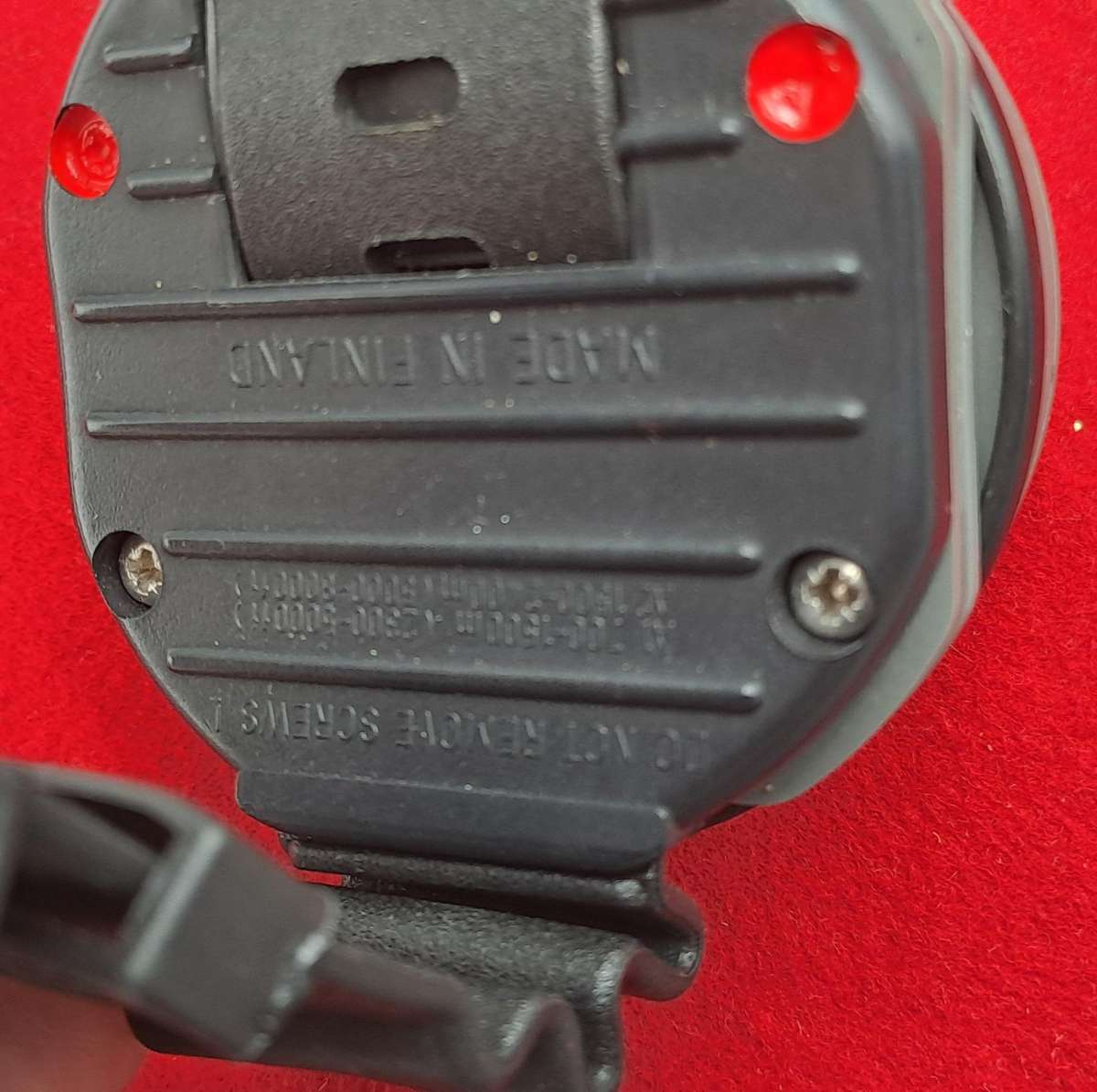 Pre-owned Suunto Dive Computer watch  -with scratch Guard and Bag Need Battery