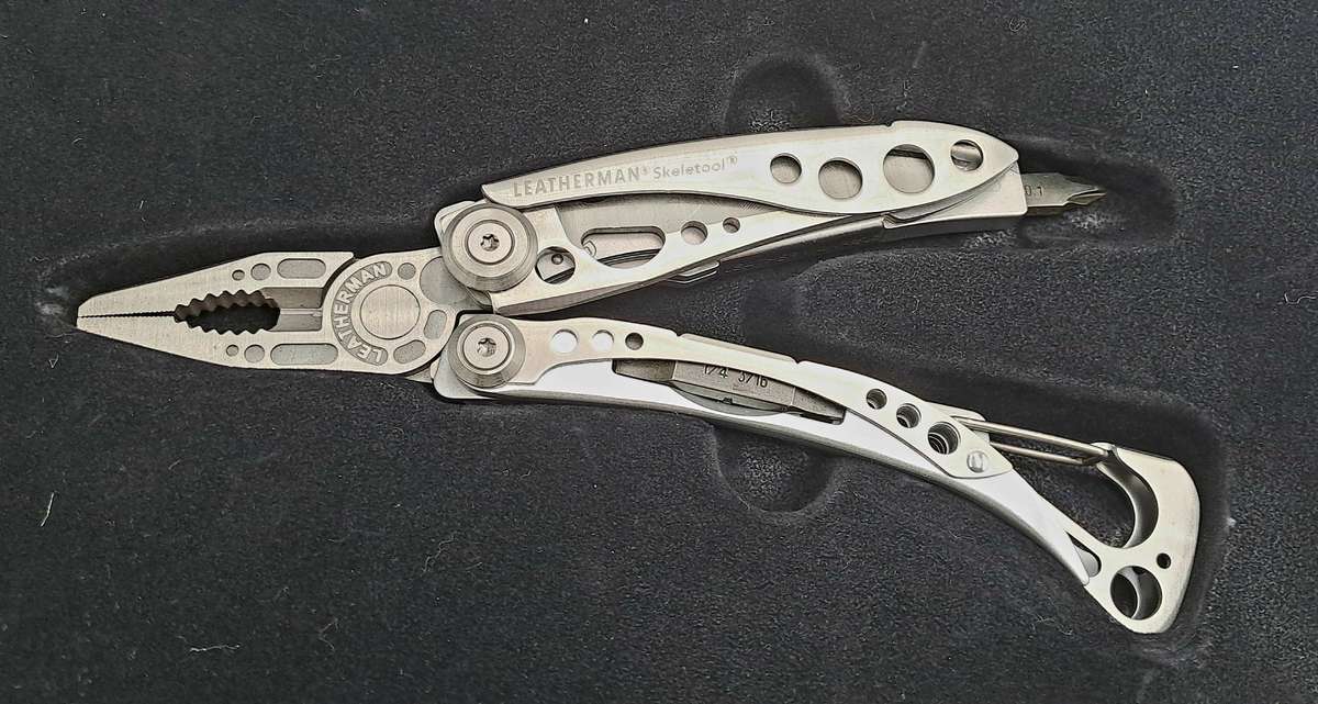 Leatherman Skeletool -Multi Tool In Tin Case -seem to be Unused