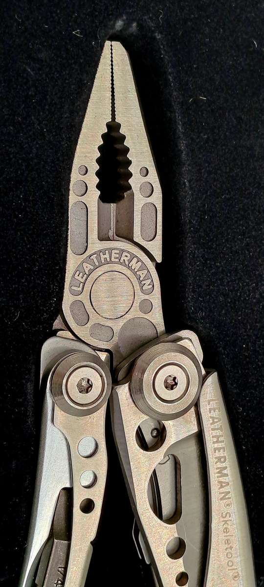 Leatherman Skeletool -Multi Tool In Tin Case -seem to be Unused