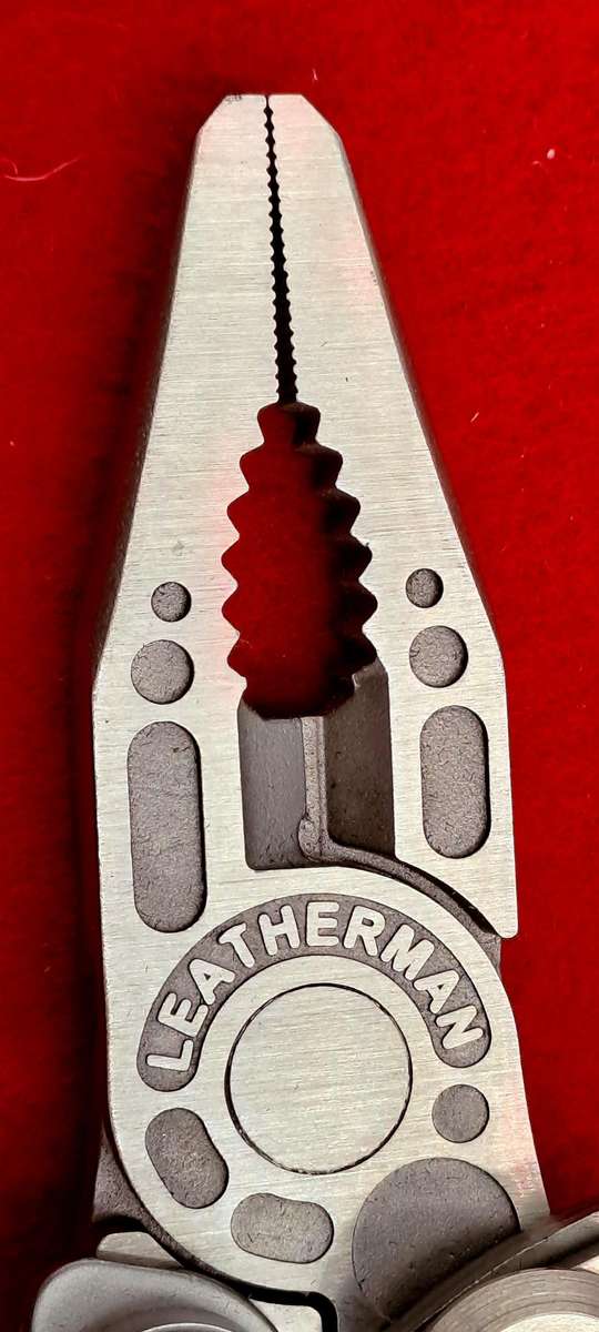 Leatherman Skeletool -Multi Tool In Tin Case -seem to be Unused