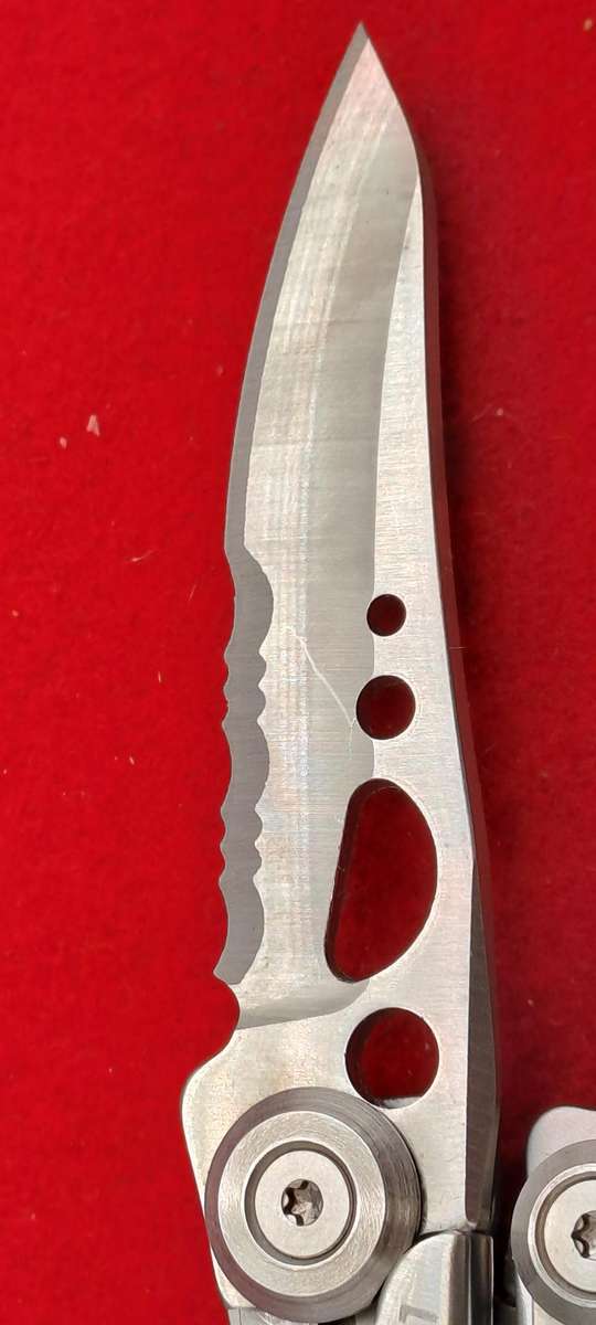 Leatherman Skeletool -Multi Tool In Tin Case -seem to be Unused