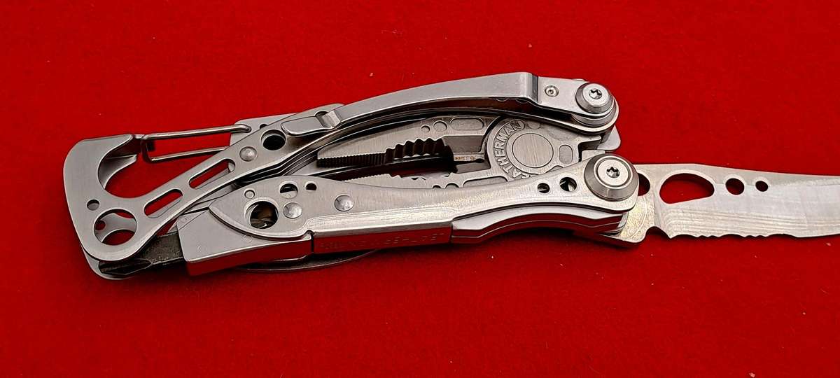 Leatherman Skeletool -Multi Tool In Tin Case -seem to be Unused