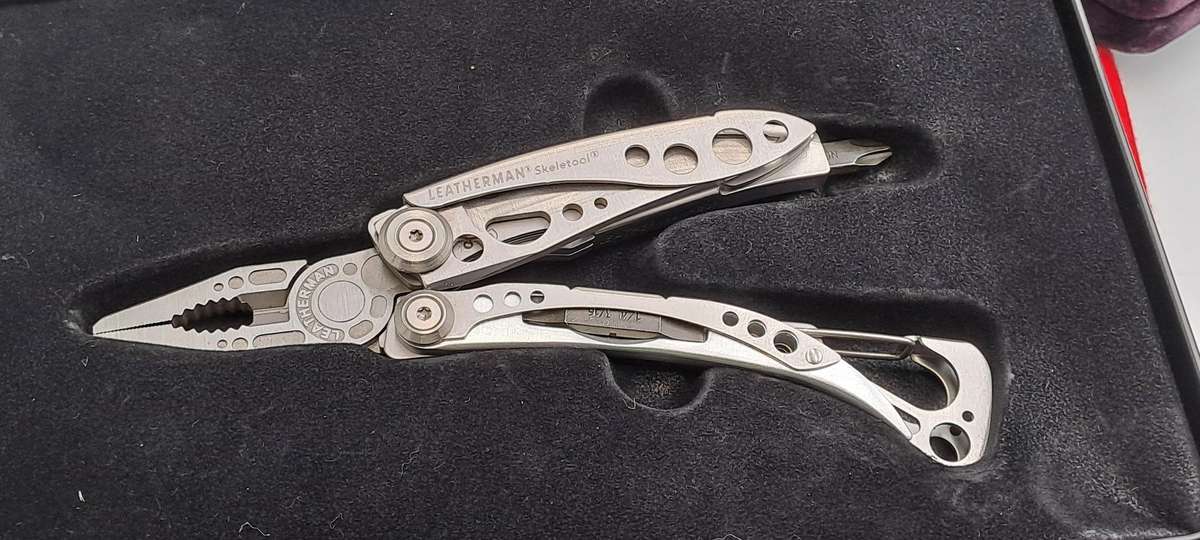 Leatherman Skeletool -Multi Tool In Tin Case -seem to be Unused