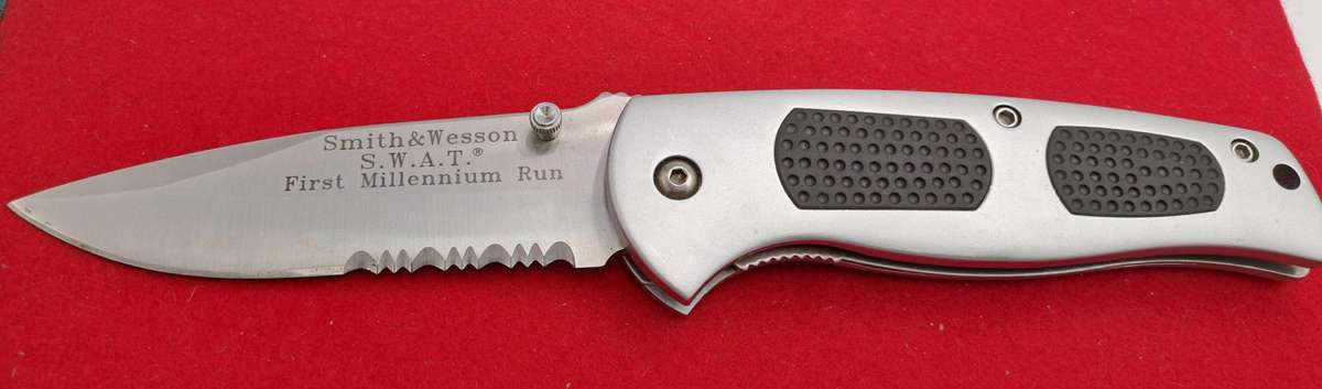 Smith & Wesson Performance R.O.C 440 -S.W.A.T First Millennium Run Folding Knife
