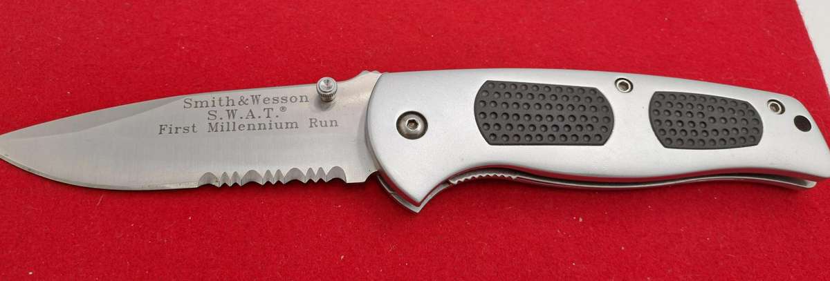 Smith & Wesson Performance R.O.C 440 -S.W.A.T First Millennium Run Folding Knife