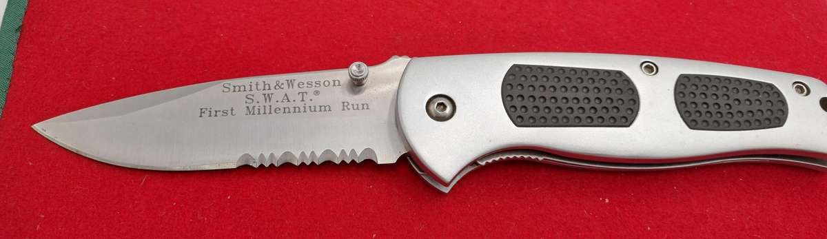 Smith & Wesson Performance R.O.C 440 -S.W.A.T First Millennium Run Folding Knife