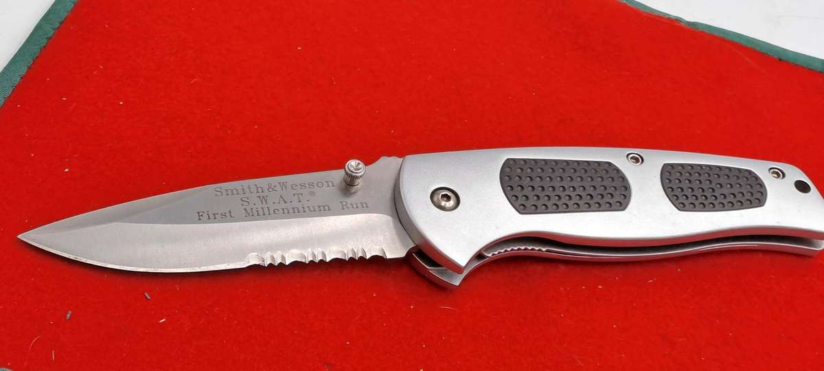 Smith & Wesson Performance R.O.C 440 -S.W.A.T First Millennium Run Folding Knife