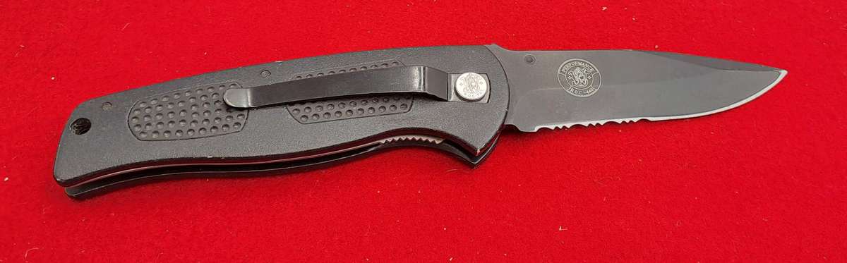 Black Smith & Wesson Performance R.O.C 440 -S.W.A.T First Millennium Run Folding Knife