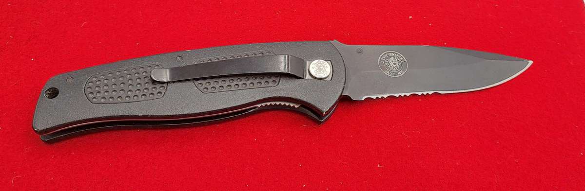 Black Smith & Wesson Performance R.O.C 440 -S.W.A.T First Millennium Run Folding Knife