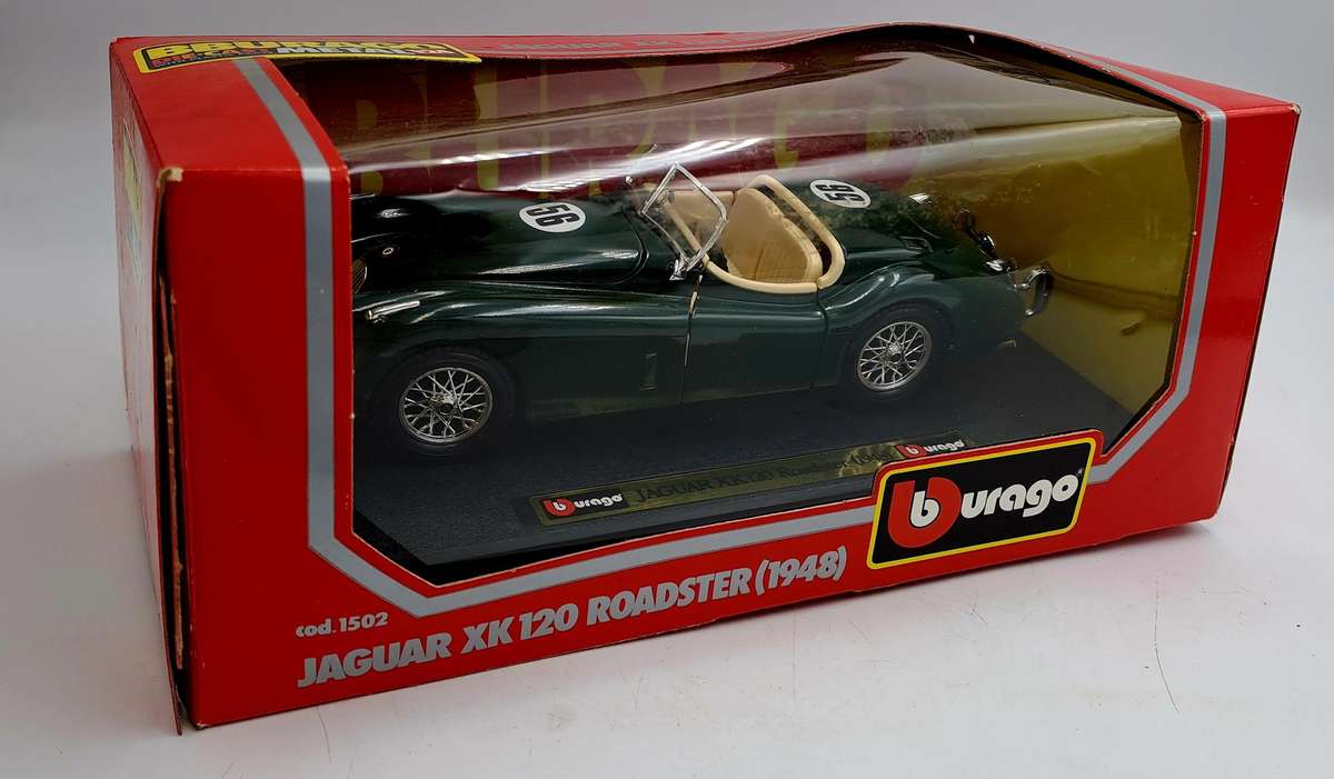 Burago 1.24 Jaguar XK 120 Roadster (1948) British Racing Green-Die-Cast