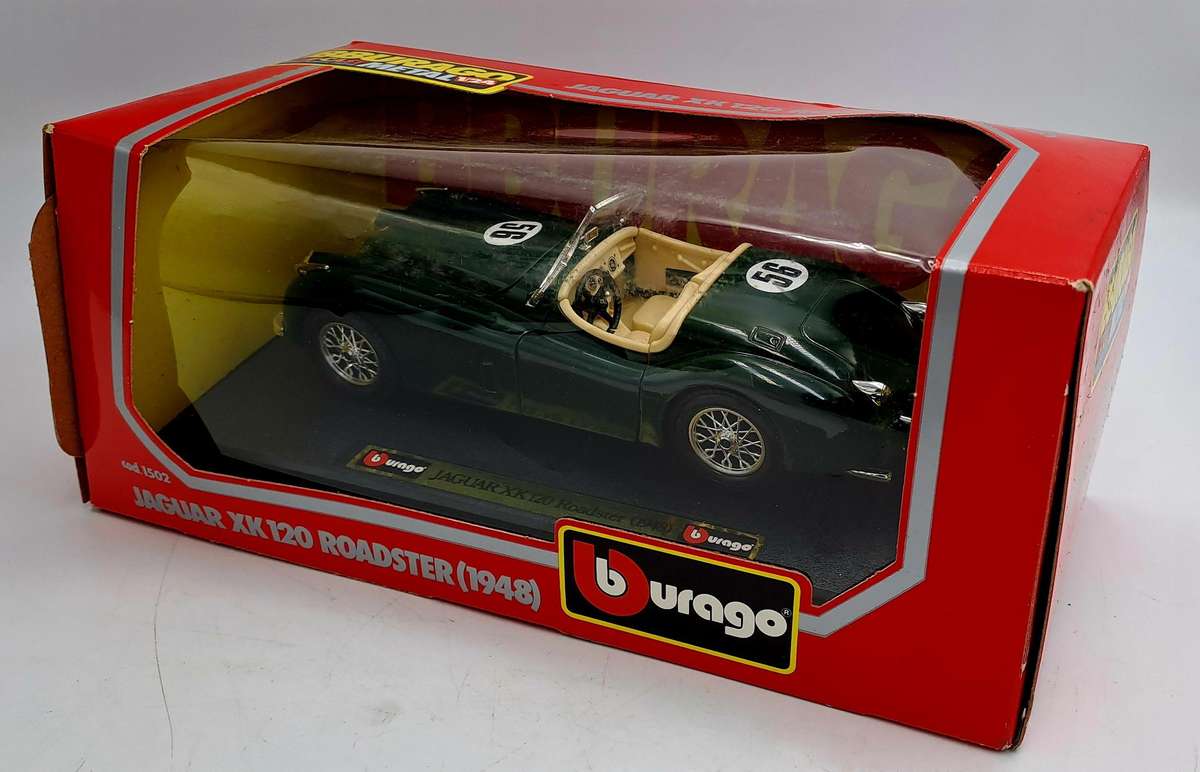 Burago 1.24 Jaguar XK 120 Roadster (1948) British Racing Green-Die-Cast