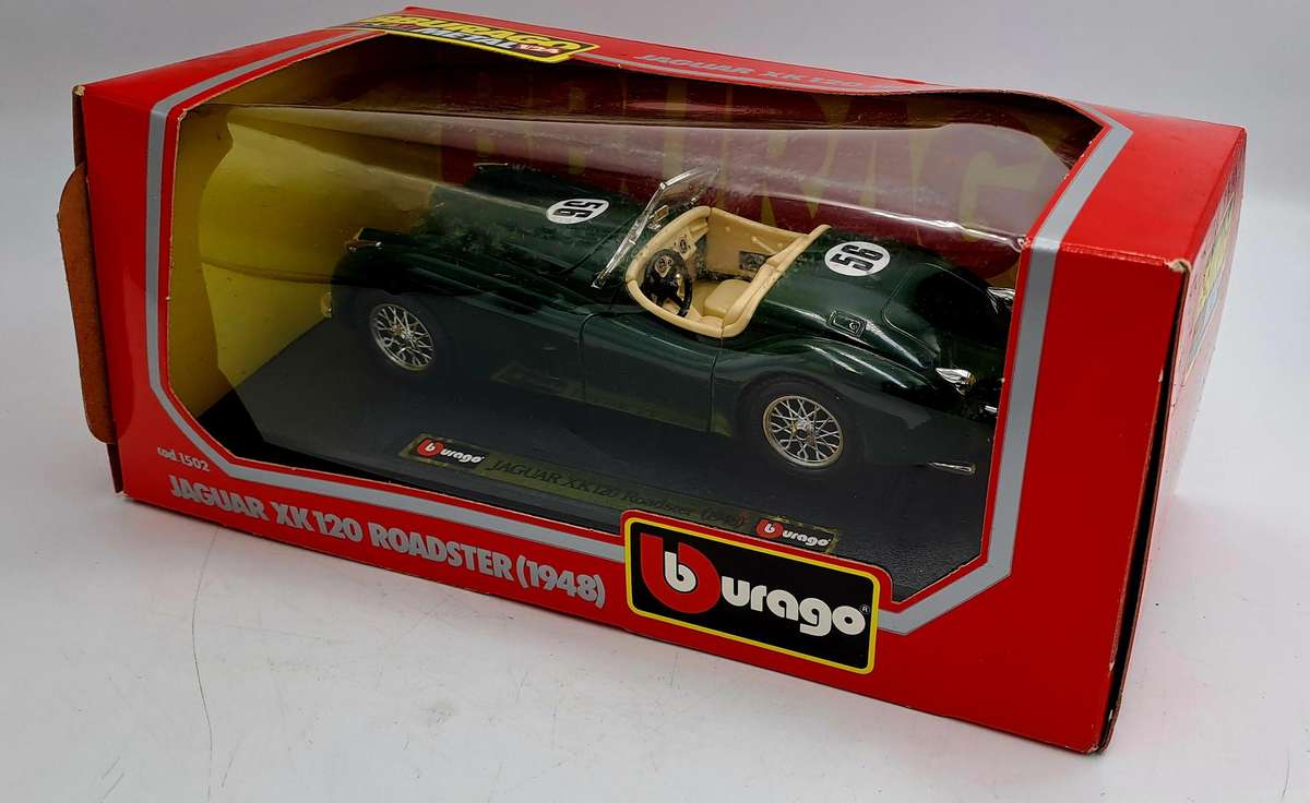 Burago 1.24 Jaguar XK 120 Roadster (1948) British Racing Green-Die-Cast