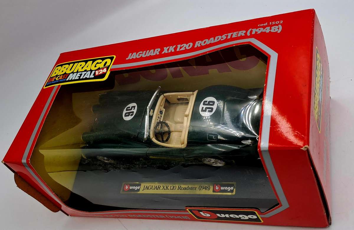 Burago 1.24 Jaguar XK 120 Roadster (1948) British Racing Green-Die-Cast