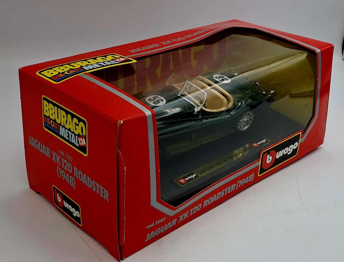 Burago 1.24 Jaguar XK 120 Roadster (1948) British Racing Green-Die-Cast