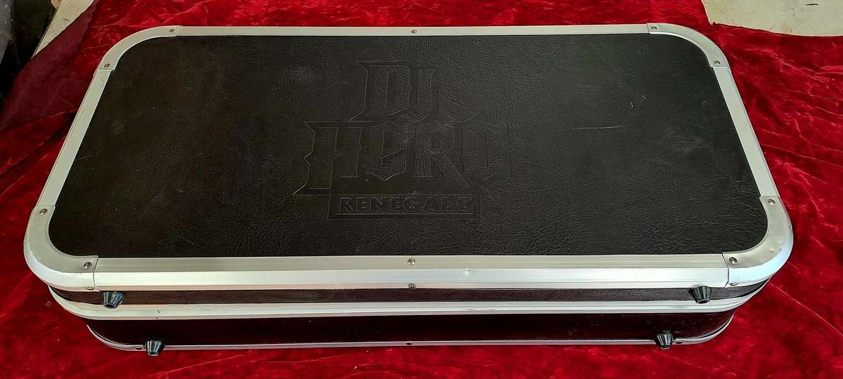 Nintendo Wii DJ Hero Renegade Edition  Complete Turntable Set Aluminium Case with legs