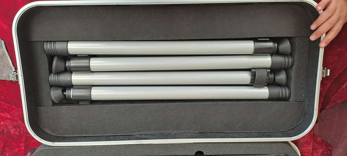 Nintendo Wii DJ Hero Renegade Edition  Complete Turntable Set Aluminium Case with legs