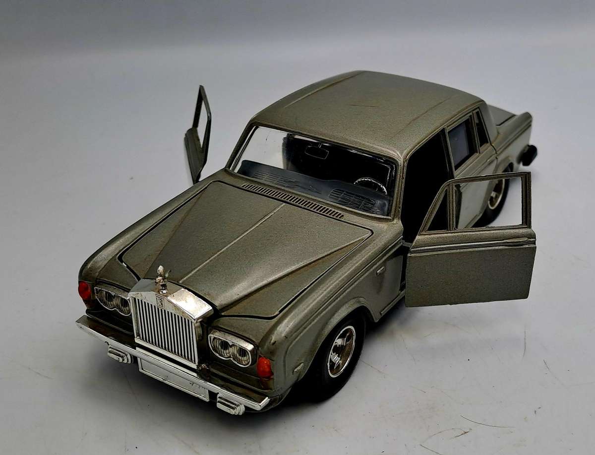 Rolls Royce Silver Shadow Burago No. 0134 1:24 Scale -Made in ITALY-No Box