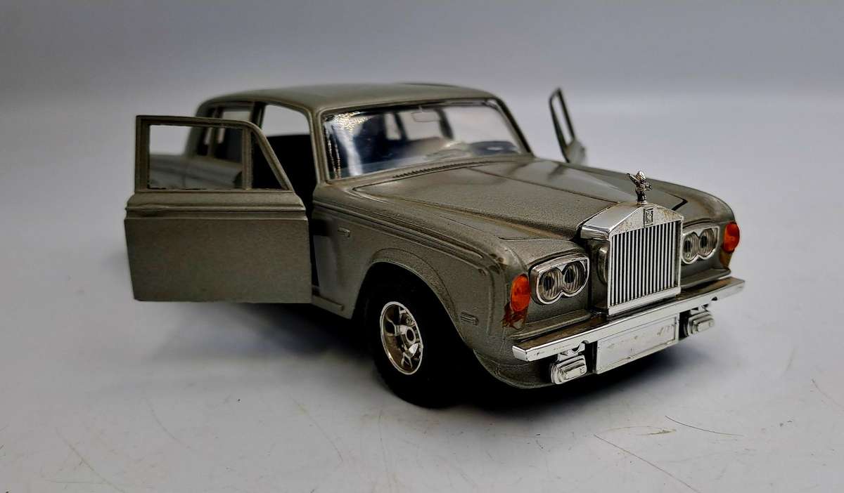Rolls Royce Silver Shadow Burago No. 0134 1:24 Scale -Made in ITALY-No Box