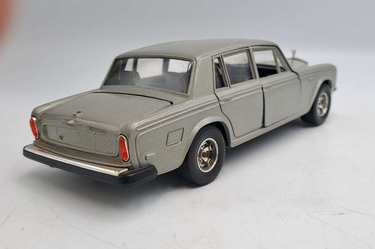Rolls Royce Silver Shadow Burago No. 0134 1:24 Scale -Made in ITALY-No Box