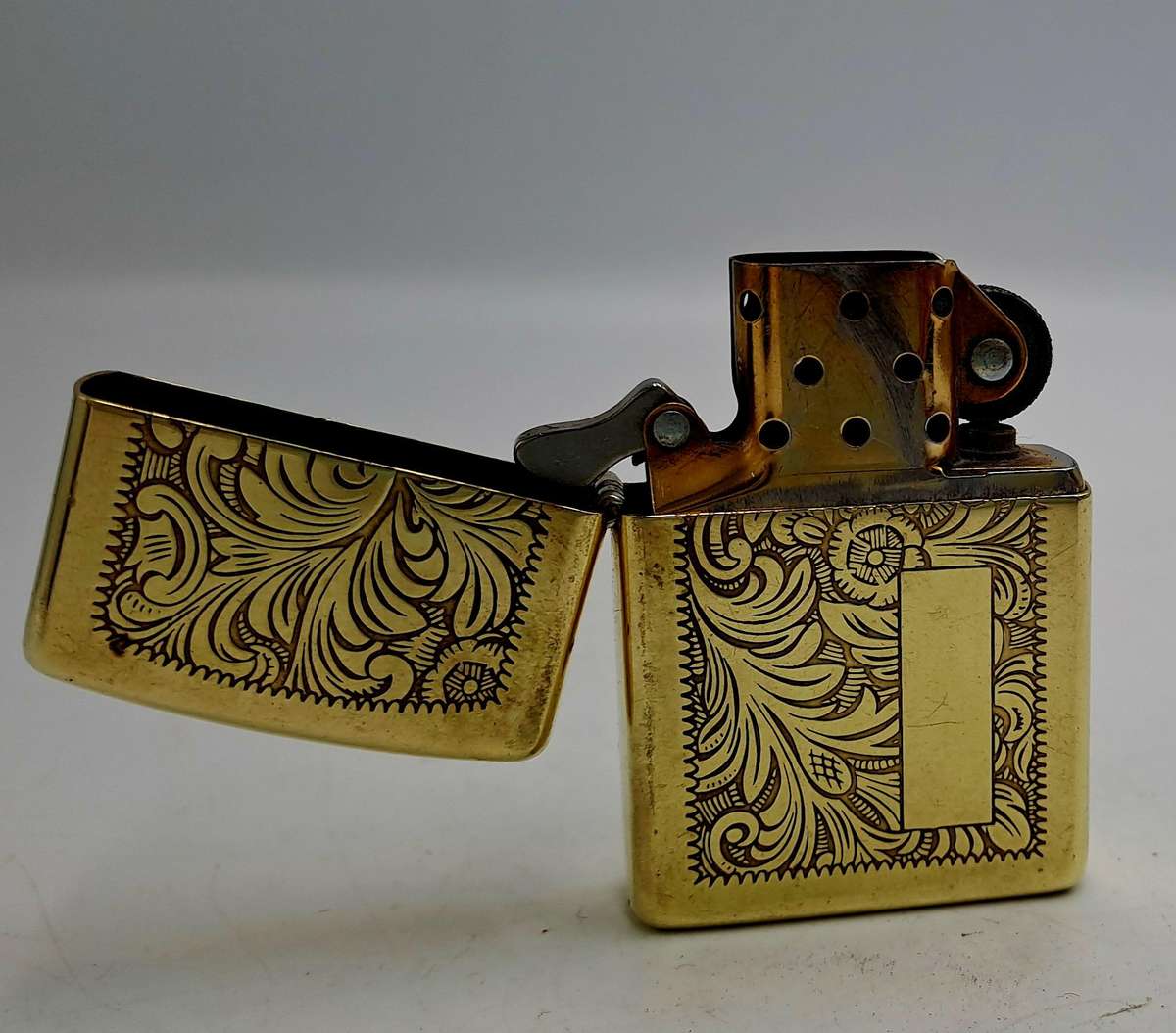 Vintage Brass Zippo VENETIAN Lighter - made Bradford USA - need Flint and fluid